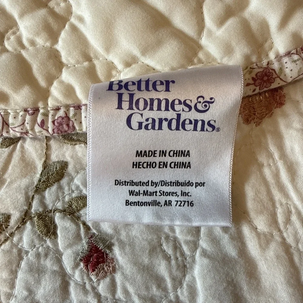 Better Homes & Gardens Hannalore Quilt Full/Queen 90x92 White Roses Cottage